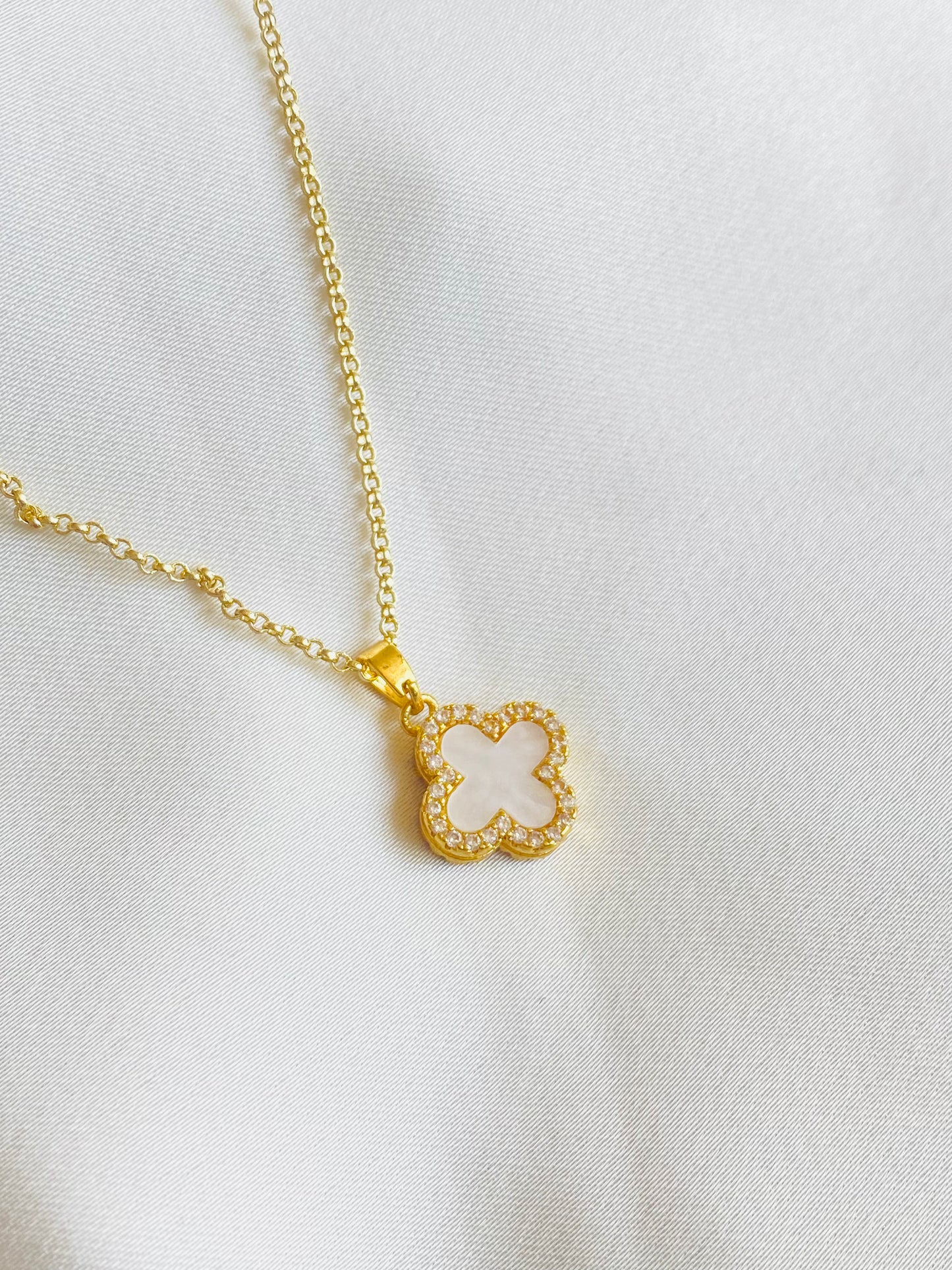 Collar clover rosa